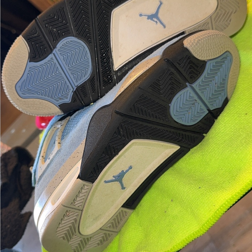 Jordan Kids Sneakers in Light Blue and Gray - Picture 2 of 4